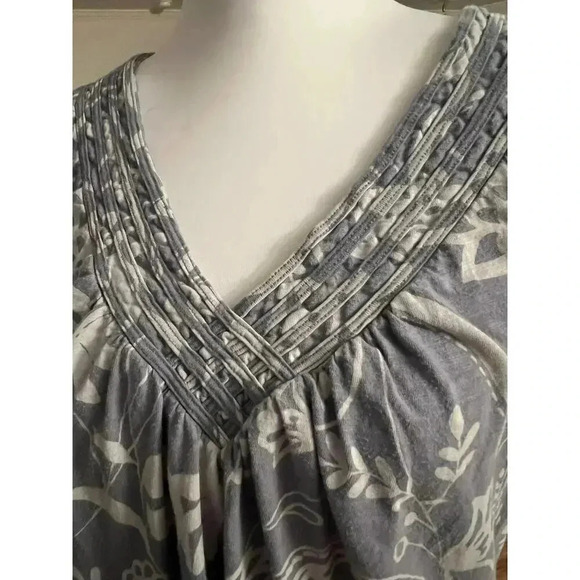 bananna republic top gray flourish design size xl - Picture 5 of 6